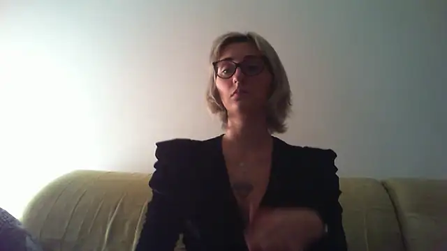 Snapshot of sexy_blondie92 chatting on January 19, 2025, 11:00 pm sexy blondie92 online show from January 19, 2025, 11:00 pm