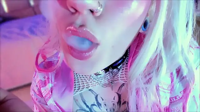 Snapshot of Broklinwhite_ chatting on December 5, 2025, 2:25 pm Broklinwhite online show from December 5, 2025, 2:25 pm