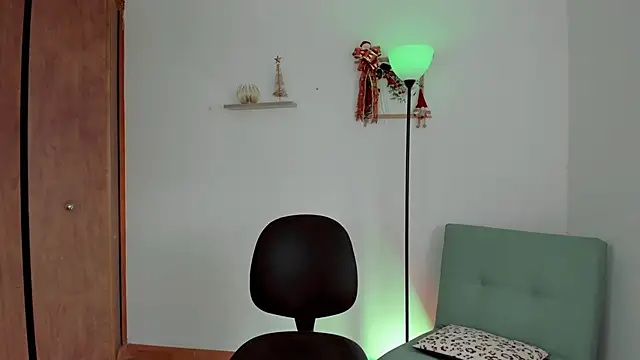 Lilabril online show from December 16, 2024, 5:43 pm