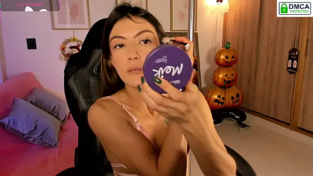 Lilabril online show from October 22, 2025, 2:39 pm