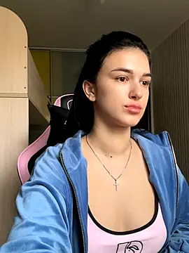 Julietta a online show from November 11, 2025, 7:52 am