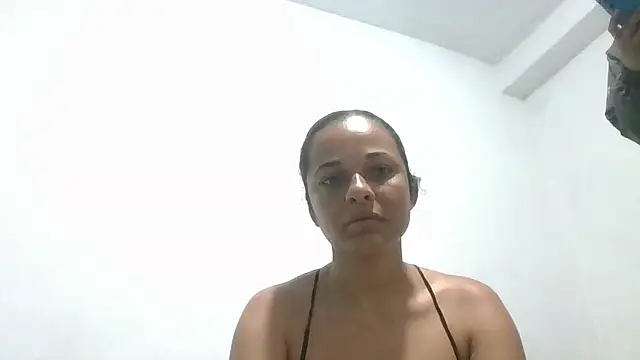 Snapshot of GiveLove1 chatting on January 3, 2025, 9:57 pm GiveLove1 online show from January 3, 2025, 9:57 pm