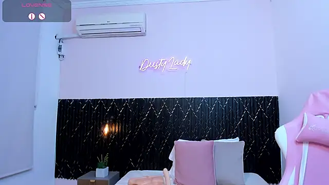 Snapshot of chanel_brunette chatting on March 20, 2025, 7:35 pm chanel brunette online show from March 20, 2025, 7:35 pm