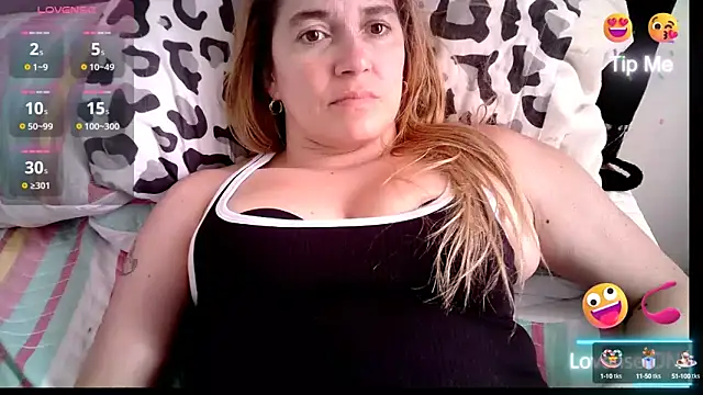 Izury Blondee online show from March 8, 2025, 5:54 pm