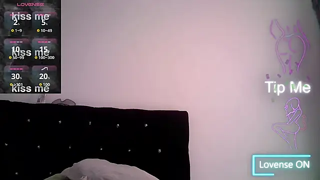 Izury Blondee online show from November 6, 2025, 7:04 pm