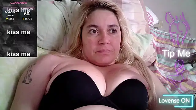 Izury Blondee online show from November 28, 2025, 9:50 pm