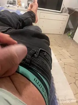 Snapshot of Edosxxl chatting on September 14, 2025, 7:13 pm Edosxxl online show from September 14, 2025, 7:13 pm