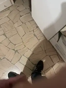 Snapshot of Edosxxl chatting on November 6, 2025, 12:44 am Edosxxl online show from November 6, 2025, 12:44 am