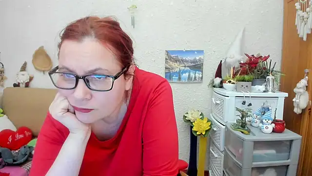Snapshot of PlayfullMature chatting on February 11, 2025, 7:05 pm PlayfullMature online show from February 11, 2025, 7:05 pm