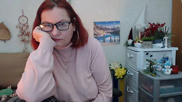 Snapshot of PlayfullMature chatting on February 12, 2025, 2:45 am PlayfullMature online show from February 12, 2025, 2:45 am