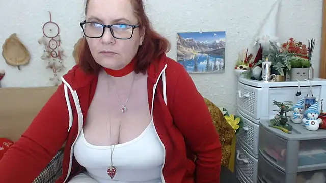 Snapshot of PlayfullMature chatting on February 17, 2025, 9:52 pm PlayfullMature online show from February 17, 2025, 9:52 pm