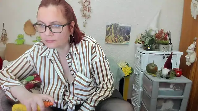 Snapshot of PlayfullMature chatting on March 5, 2025, 9:48 pm PlayfullMature online show from March 5, 2025, 9:48 pm
