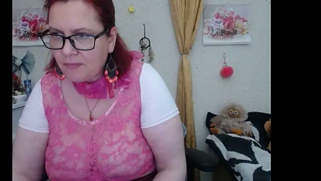 Snapshot of PlayfullMature chatting on October 4, 2025, 2:15 pm PlayfullMature online show from October 4, 2025, 2:15 pm