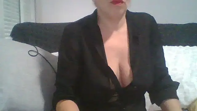 Snapshot of julietesexy80 chatting on November 14, 2025, 8:24 am julietesexy80 online show from November 14, 2025, 8:24 am