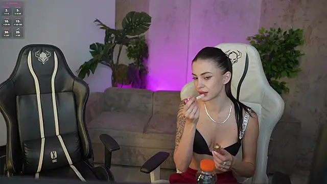 Snapshot of Tina_Breeze chatting on October 17, 2025, 6:49 am Tina Breeze online show from October 17, 2025, 6:49 am