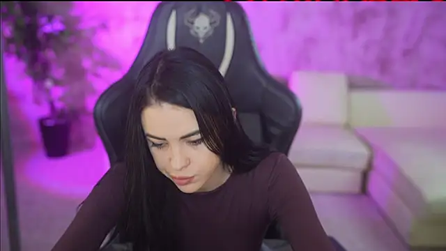 Tina Breeze online show from November 24, 2025, 8:47 am