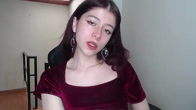 SuzzyyM online show from January 27, 2025, 2:24 pm