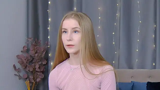 VioletiSwone online show from February 16, 2025, 11:59 am