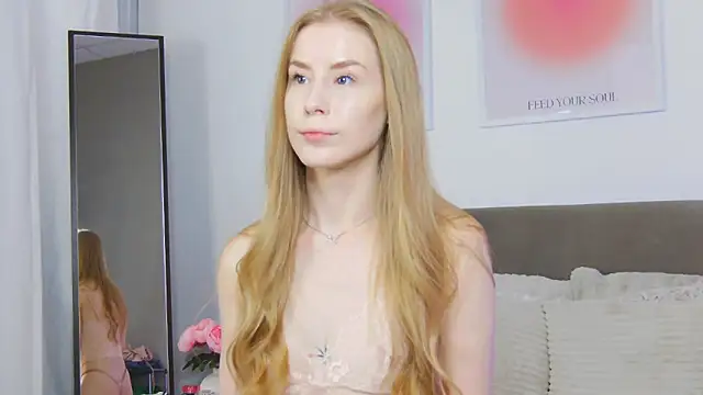 VioletiSwone online show from September 20, 2025, 4:02 am