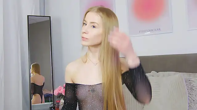 VioletiSwone online show from September 26, 2025, 4:05 am