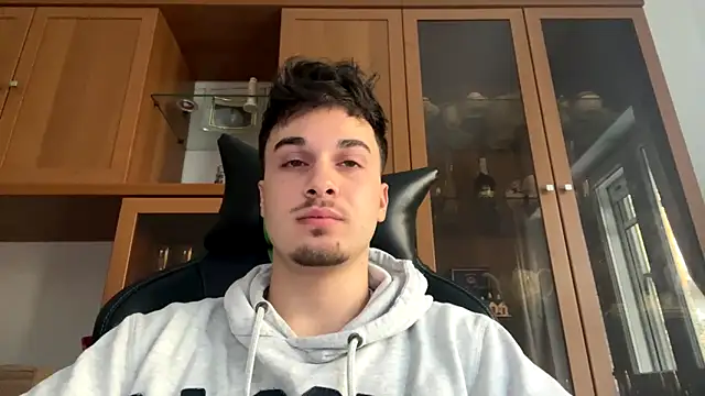 Snapshot of Hank_04 chatting on December 3, 2024, 10:50 am Hank 04 online show from December 3, 2024, 10:50 am