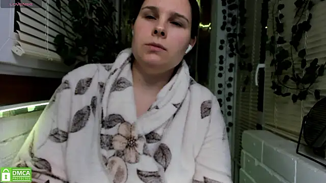 Snapshot of Candys_booty chatting on December 6, 2024, 9:57 pm Candys booty online show from December 6, 2024, 9:57 pm