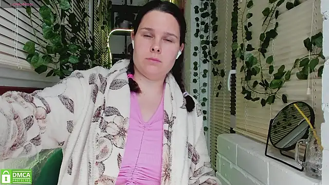 Snapshot of Candys_booty chatting on December 7, 2024, 1:03 am Candys booty online show from December 7, 2024, 1:03 am