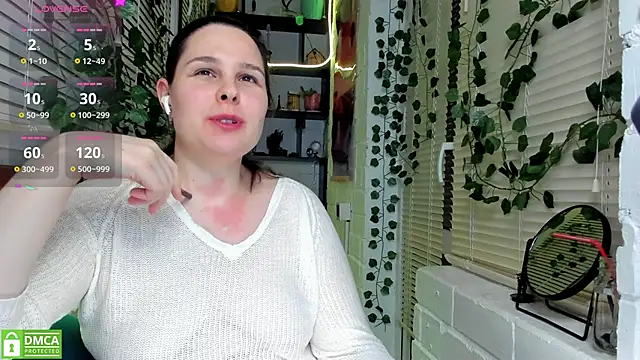 Snapshot of Candys_booty chatting on December 9, 2024, 10:30 pm Candys booty online show from December 9, 2024, 10:30 pm