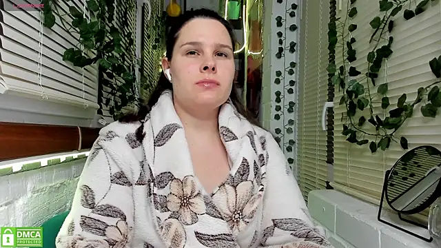 Snapshot of Candys_booty chatting on December 18, 2024, 1:59 am Candys booty online show from December 18, 2024, 1:59 am