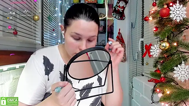 Snapshot of Candys_booty chatting on December 29, 2024, 12:30 am Candys booty online show from December 29, 2024, 12:30 am