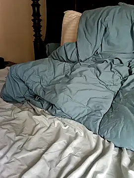 Snapshot of momentum2023 chatting on October 26, 2025, 6:25 pm momentum2023 online show from October 26, 2025, 6:25 pm