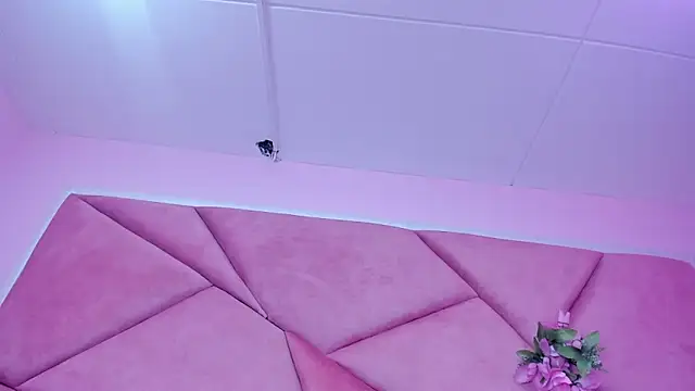 Snapshot of LilithCooperr_ chatting on December 13, 2024, 12:53 am LilithCooperr online show from December 13, 2024, 12:53 am