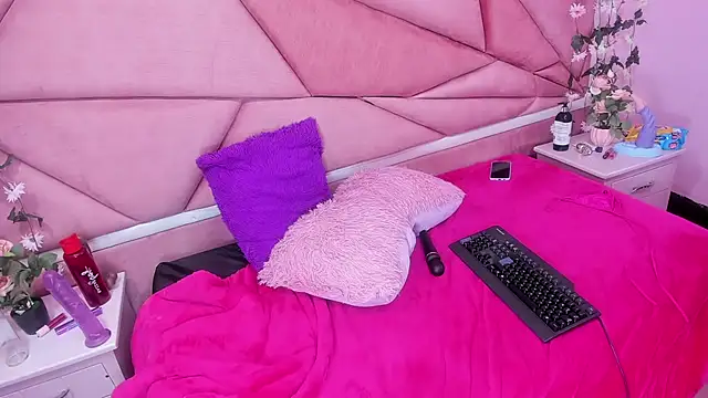 Snapshot of LilithCooperr_ chatting on January 6, 2025, 12:27 am LilithCooperr online show from January 6, 2025, 12:27 am