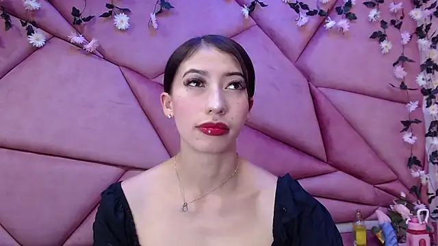 Snapshot of LilithCooperr_ chatting on February 10, 2025, 9:58 pm LilithCooperr online show from February 10, 2025, 9:58 pm