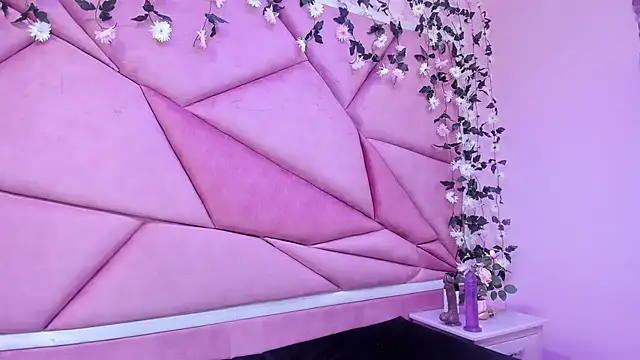 Snapshot of LilithCooperr_ chatting on February 27, 2025, 11:37 pm LilithCooperr online show from February 27, 2025, 11:37 pm