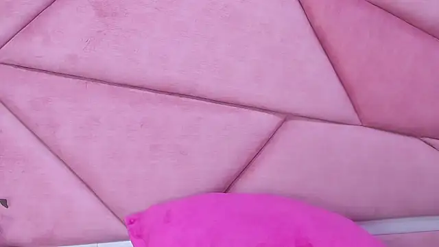 Snapshot of LilithCooperr_ chatting on March 21, 2025, 1:02 am LilithCooperr online show from March 21, 2025, 1:02 am