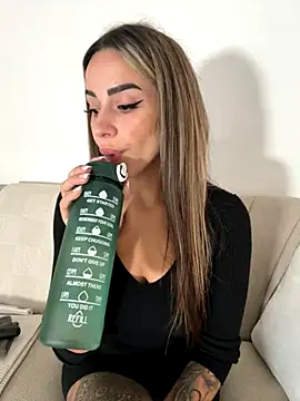 Snapshot of Alisa-Marie chatting on October 11, 2025, 8:35 am Alisa-Marie online show from October 11, 2025, 8:35 am