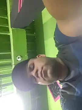 Snapshot of Evert_hairyboy chatting on October 9, 2025, 8:29 pm Evert hairyboy online show from October 9, 2025, 8:29 pm