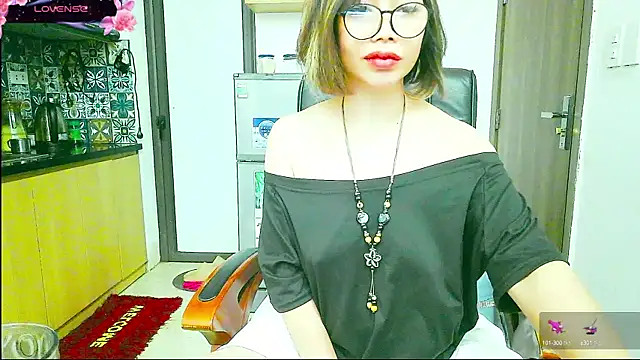 Snapshot of Miu-Le chatting on October 7, 2025, 10:18 pm Miu-Le online show from October 7, 2025, 10:18 pm