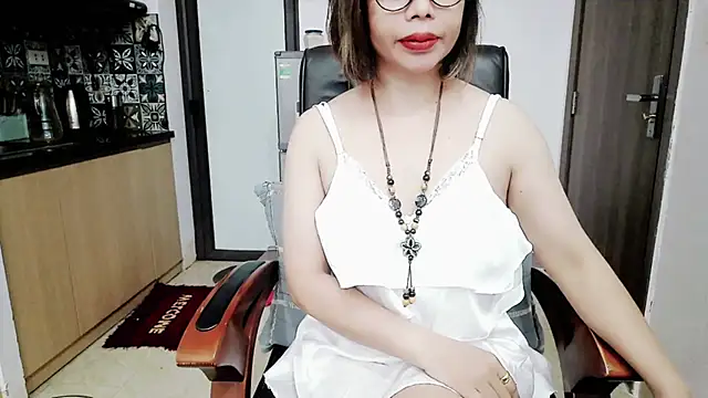 Snapshot of Miu-Le chatting on October 15, 2025, 9:26 pm Miu-Le online show from October 15, 2025, 9:26 pm