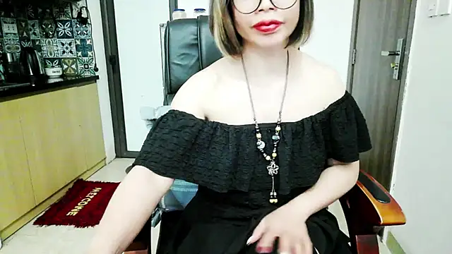 Snapshot of Miu-Le chatting on November 8, 2025, 3:34 pm Miu-Le online show from November 8, 2025, 3:34 pm