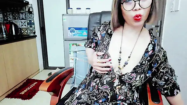 Snapshot of Miu-Le chatting on November 10, 2025, 10:25 am Miu-Le online show from November 10, 2025, 10:25 am