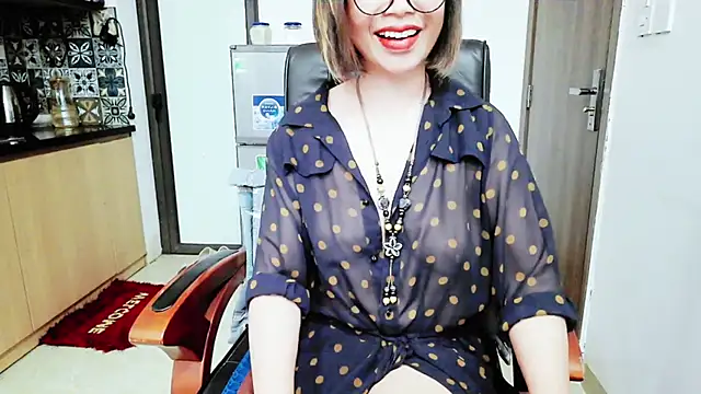 Snapshot of Miu-Le chatting on November 11, 2025, 11:32 am Miu-Le online show from November 11, 2025, 11:32 am