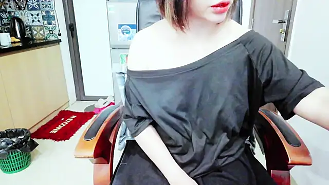 Snapshot of Miu-Le chatting on November 14, 2025, 11:35 pm Miu-Le online show from November 14, 2025, 11:35 pm