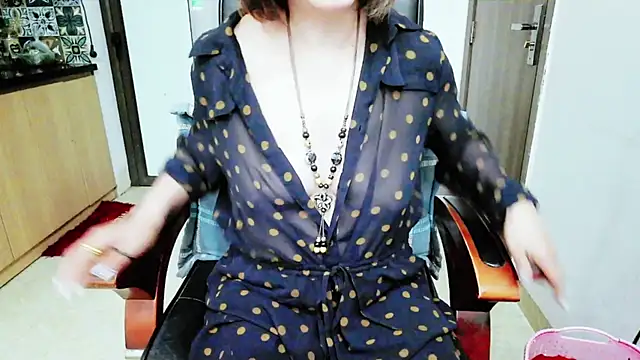 Snapshot of Miu-Le chatting on November 15, 2025, 6:15 pm Miu-Le online show from November 15, 2025, 6:15 pm