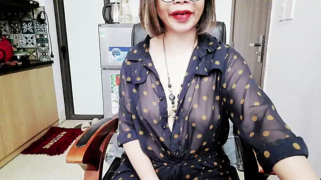 Snapshot of Miu-Le chatting on November 17, 2025, 11:49 am Miu-Le online show from November 17, 2025, 11:49 am