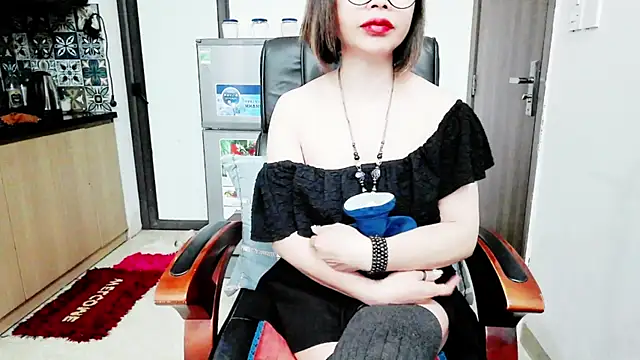 Snapshot of Miu-Le chatting on November 21, 2025, 6:39 pm Miu-Le online show from November 21, 2025, 6:39 pm