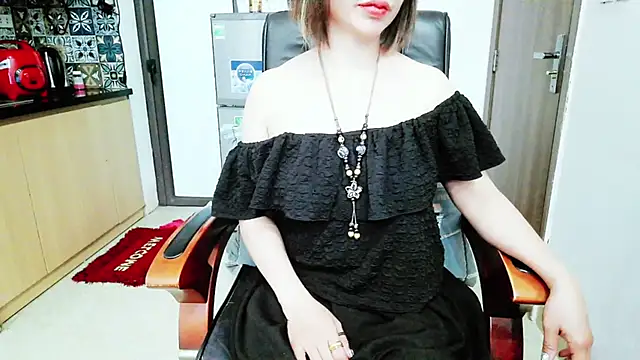 Snapshot of Miu-Le chatting on November 23, 2025, 6:57 am Miu-Le online show from November 23, 2025, 6:57 am