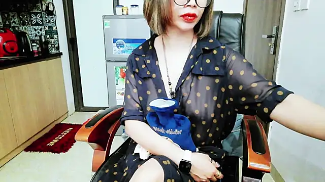 Snapshot of Miu-Le chatting on November 23, 2025, 7:02 pm Miu-Le online show from November 23, 2025, 7:02 pm