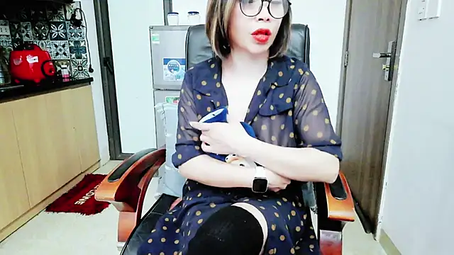 Snapshot of Miu-Le chatting on November 27, 2025, 9:17 pm Miu-Le online show from November 27, 2025, 9:17 pm